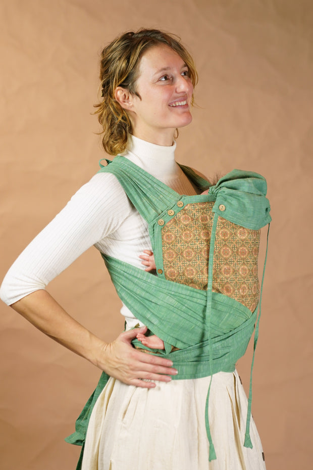 Mamma Nomad Babycarrier: 'Trailing Daisy'